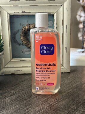 Clean & Clear Essentials Sensitive Skin Foaming Cleanser 8 fl oz | Oil‑Free Face